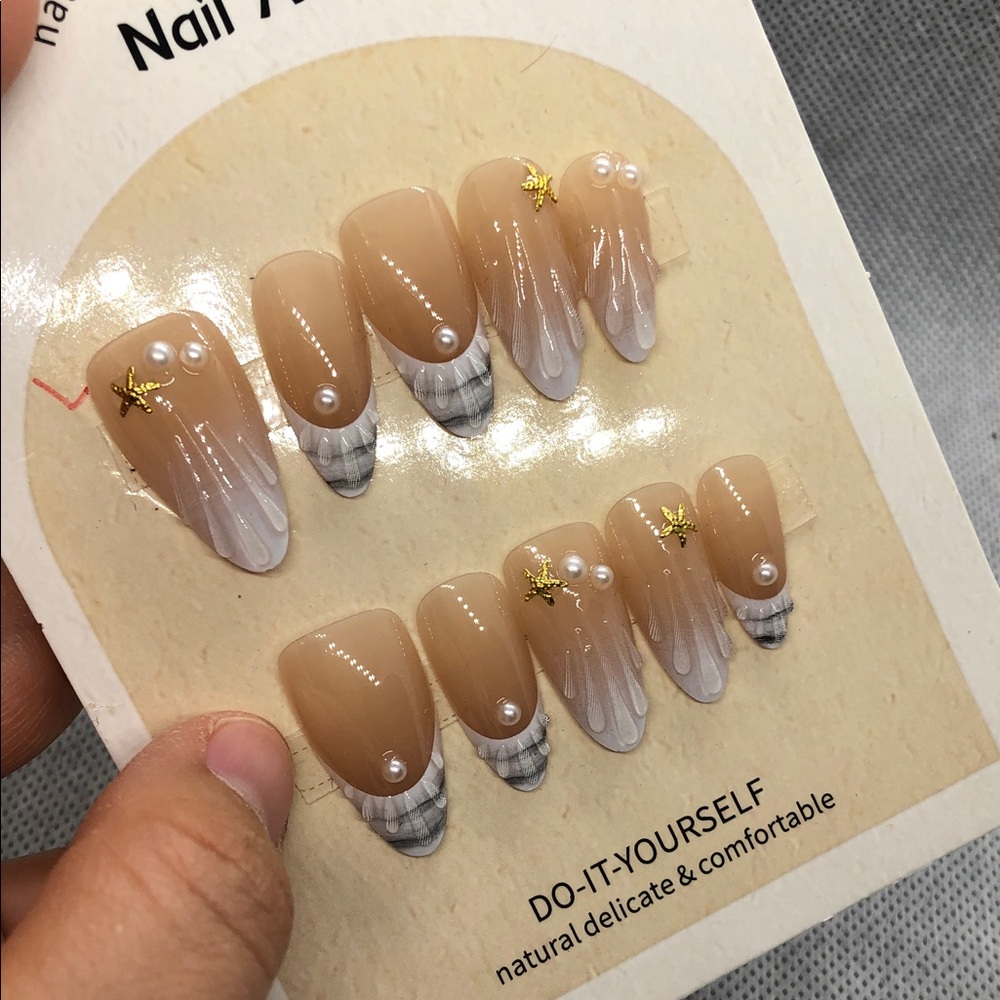 Size L Beige Ombre Pearl & Starfish Press-On Nail Set